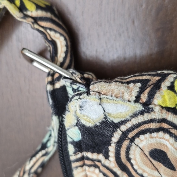 VERA BRADLEY Red and Orange Shoulder Bag with Vibrant Design - Picture 5 of 8